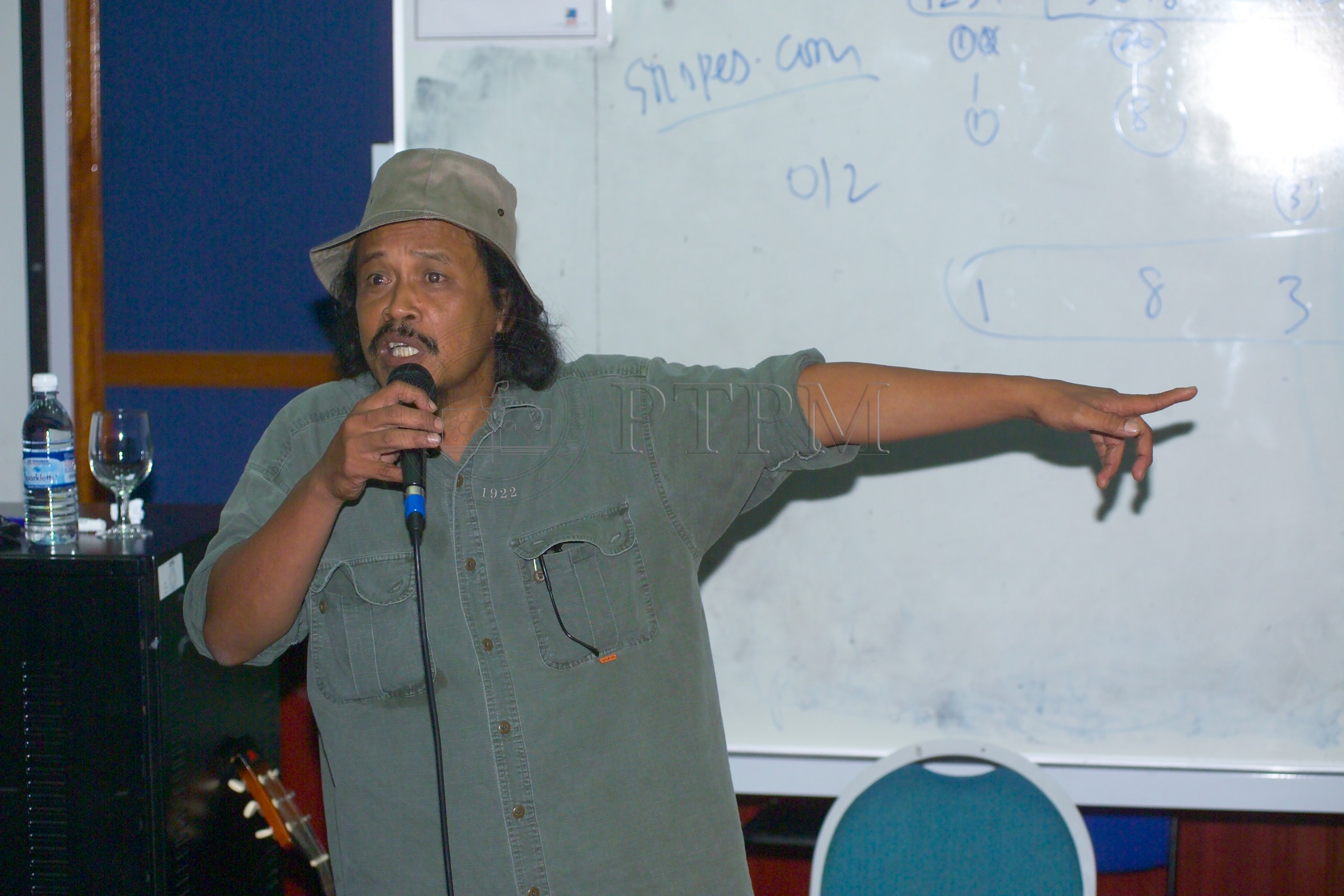 PTPM 05 20 puisi D9X30175